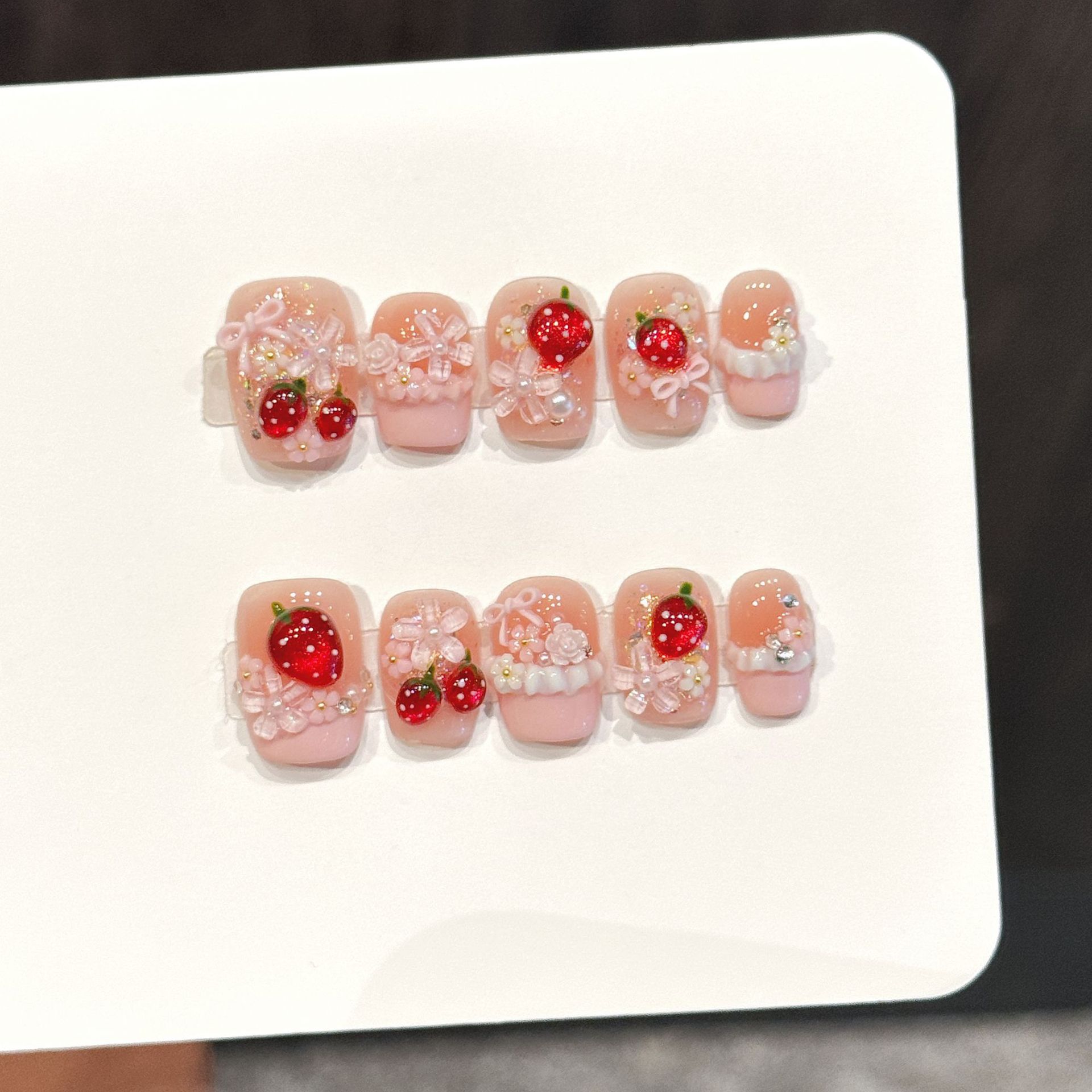 10 Adet Sevimli Kırmızı Çilek  - Resin Art Flowers incelemesi ve fiyatı